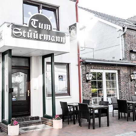 Hotel Tum Stueuermann Бюзум Экстерьер фото