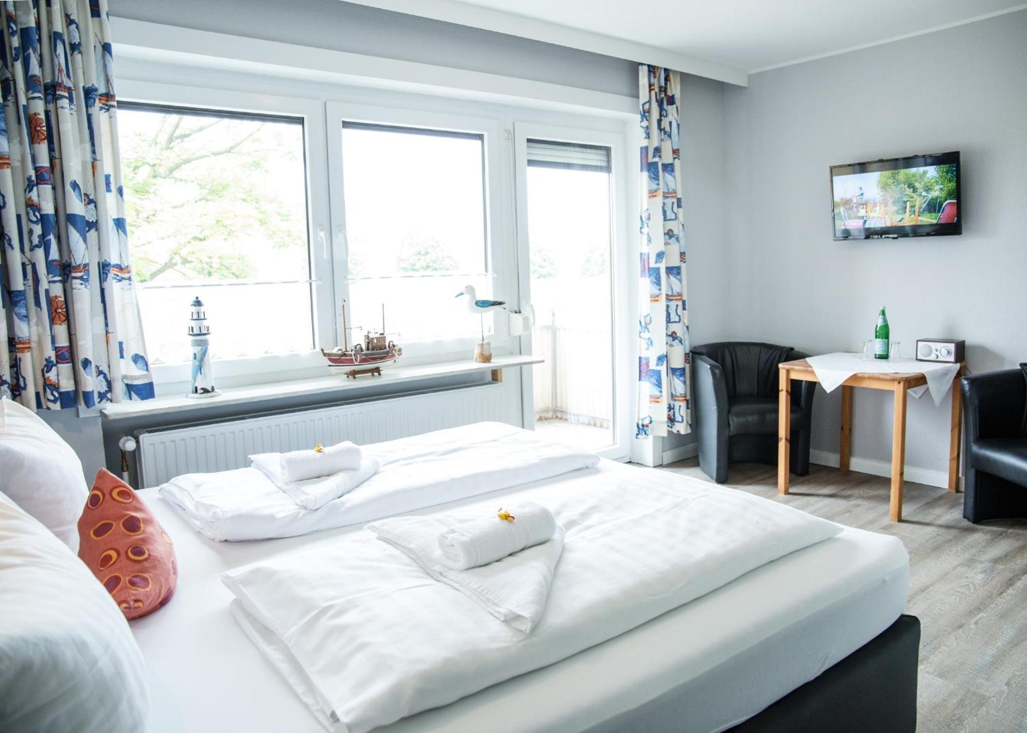 Hotel Tum Stueuermann Бюзум Экстерьер фото
