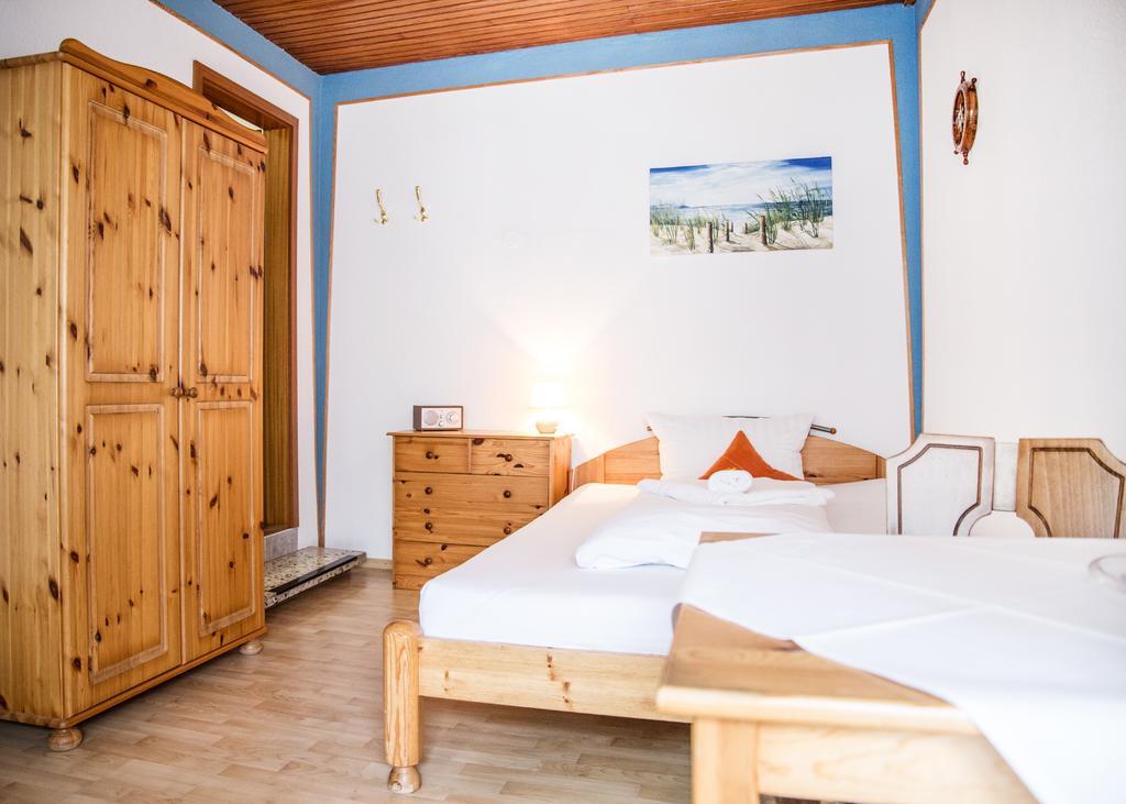 Hotel Tum Stueuermann Бюзум Экстерьер фото