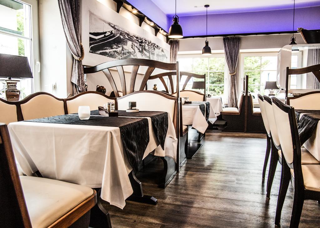 Hotel Tum Stueuermann Бюзум Экстерьер фото