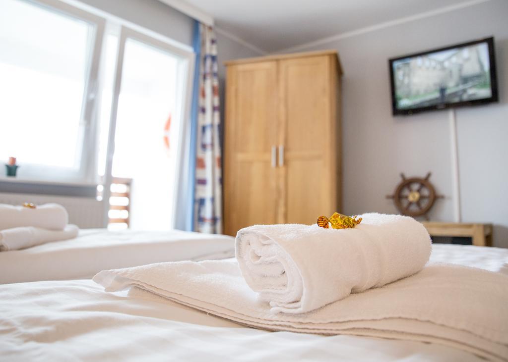 Hotel Tum Stueuermann Бюзум Экстерьер фото