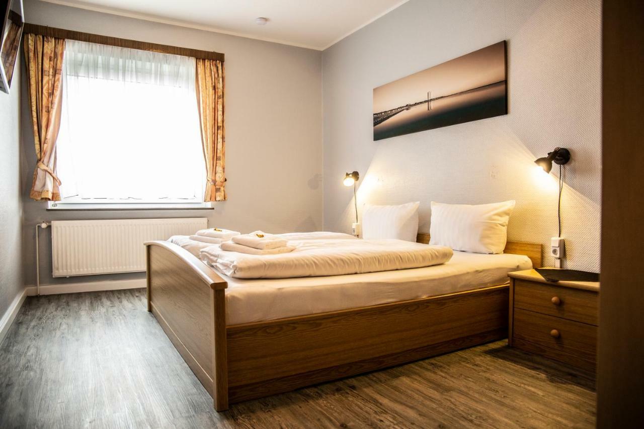 Hotel Tum Stueuermann Бюзум Экстерьер фото