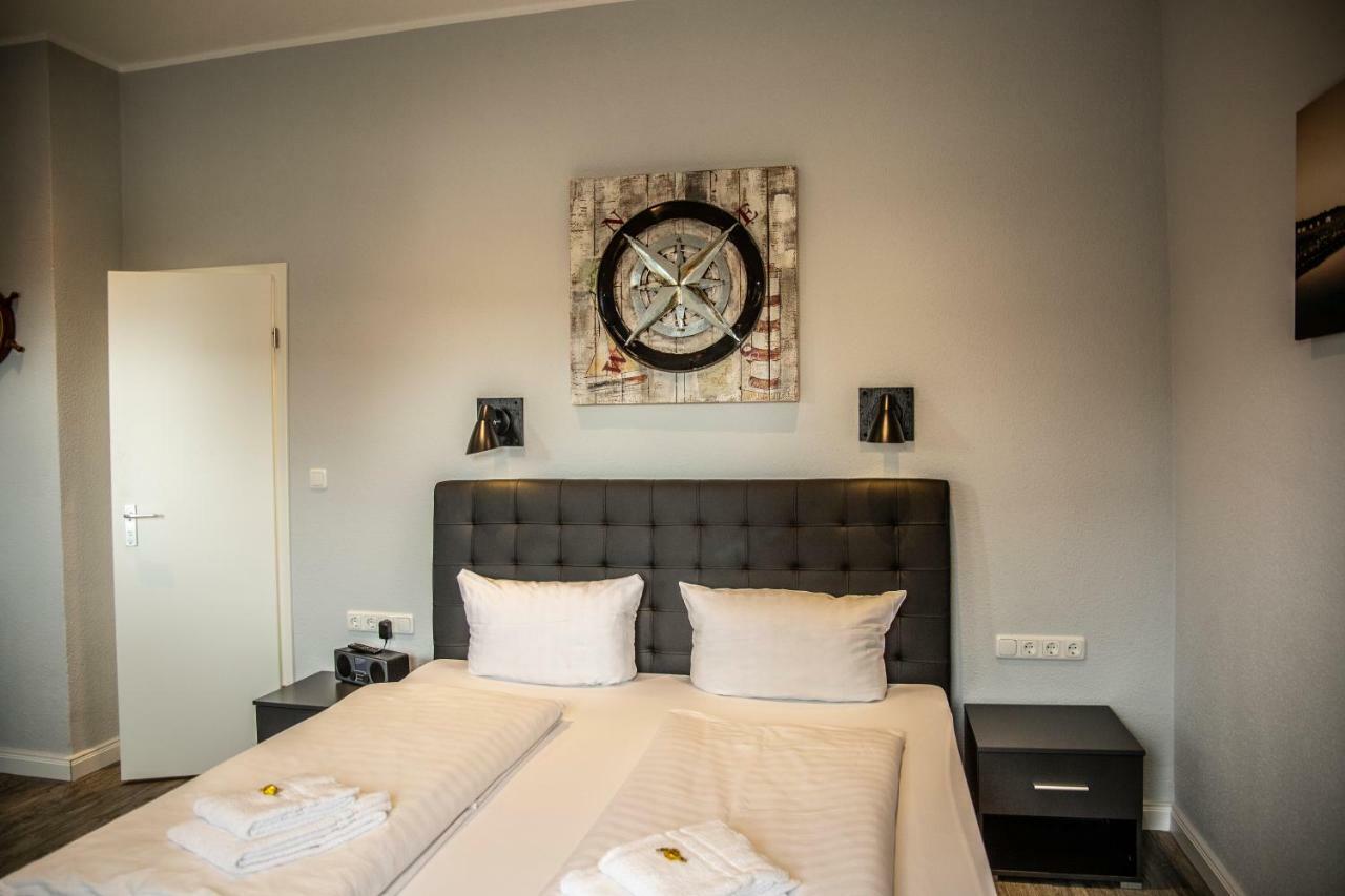 Hotel Tum Stueuermann Бюзум Экстерьер фото