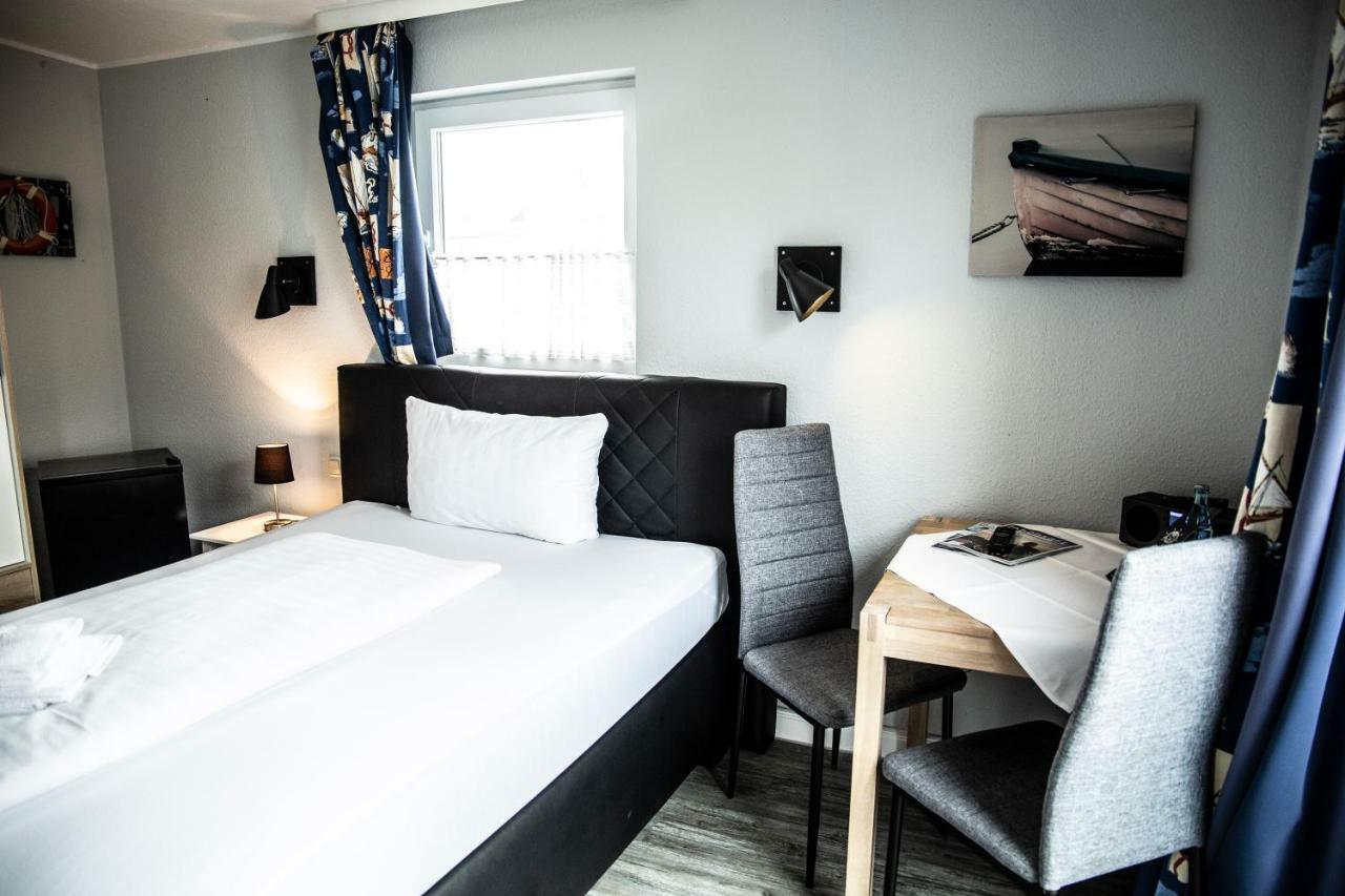 Hotel Tum Stueuermann Бюзум Экстерьер фото
