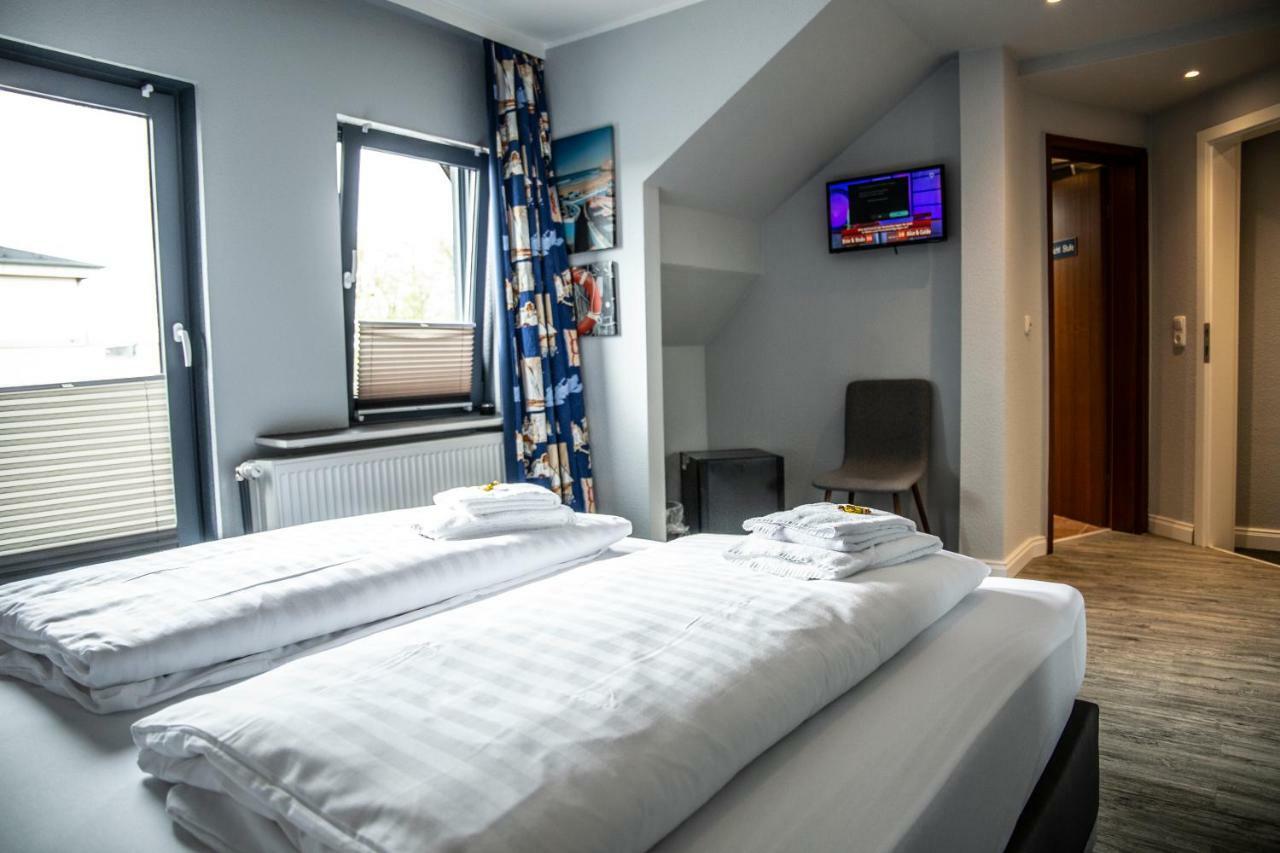Hotel Tum Stueuermann Бюзум Экстерьер фото