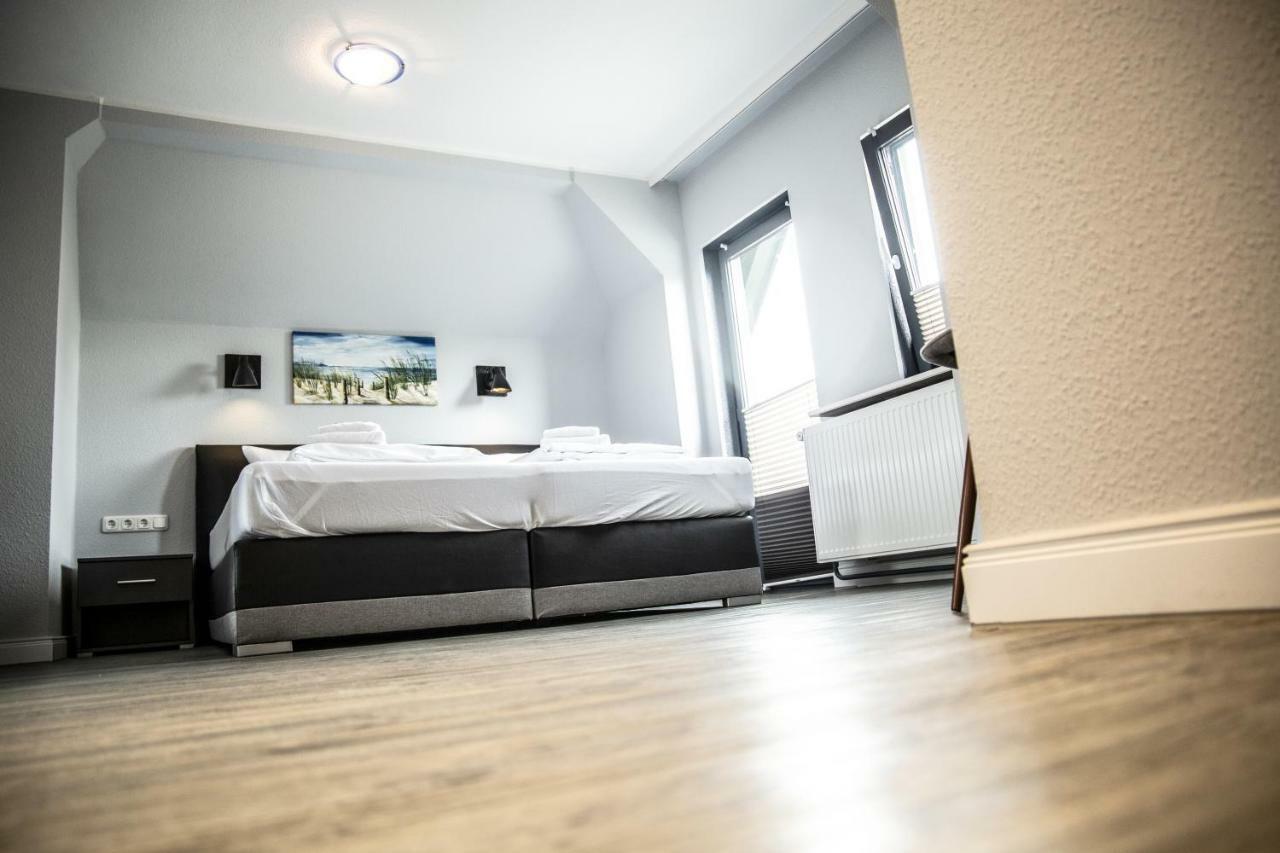 Hotel Tum Stueuermann Бюзум Экстерьер фото